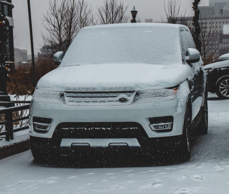 車の雪下ろしの方法 効率的に雪を落とすには くるまcafe Carfe